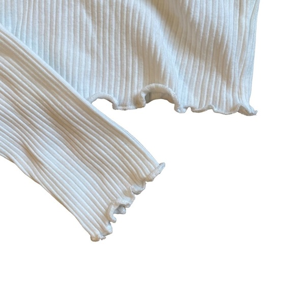 GET IT FREE! Long sleeve V Neck White Crop Top - Picture 2 of 9